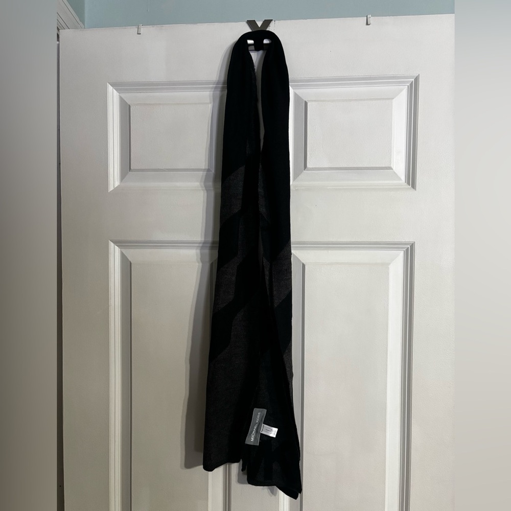 Michael Kors Black/Gray Long Neck Scarf Men/Women OS